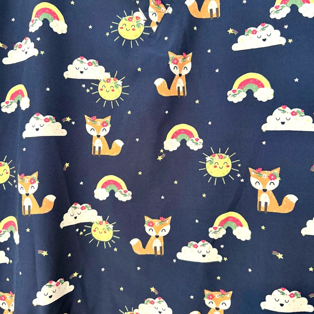 Tasha and Me-Women’s Scrub Top-Fox/Rainbow Pattern-Navy-Stretch-Size 2X-EUC - Picture 8 of 9